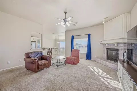 Living - 609 Madeline Ln, Moore, OK 73160 photo 2 of 4