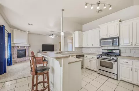 Kitchen - 609 Madeline Ln, Moore, OK 73160 photo 2 of 6