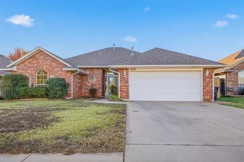 609 Madeline Ln, Moore, OK 73160