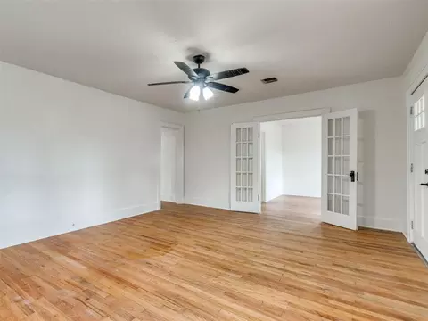 Living - 419 E Apache St, Norman, OK 73071 photo 2 of 4