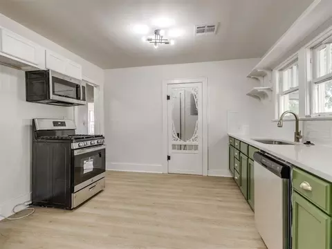 Kitchen - 419 E Apache St, Norman, OK 73071 photo 3 of 5