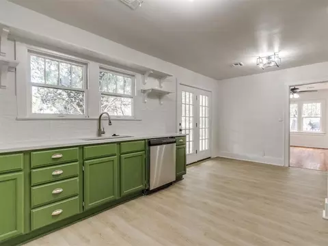 Kitchen - 419 E Apache St, Norman, OK 73071 photo 4 of 5