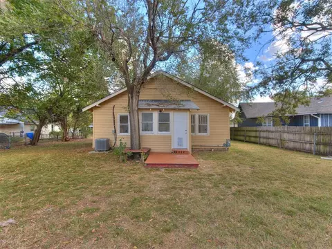 Exterior - 419 E Apache St, Norman, OK 73071 photo 5 of 6
