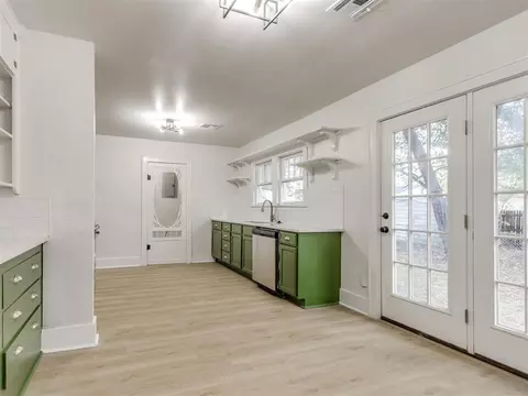 Kitchen - 419 E Apache St, Norman, OK 73071 photo 5 of 5