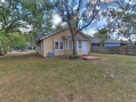 Exterior - 419 E Apache St, Norman, OK 73071 photo 6 of 6