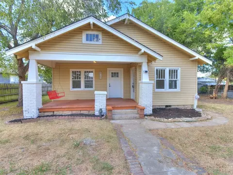 Exterior - 419 E Apache St, Norman, OK 73071 photo 2 of 6