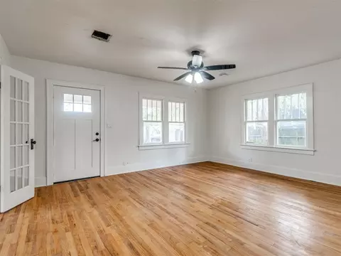 Living - 419 E Apache St, Norman, OK 73071 photo 1 of 4