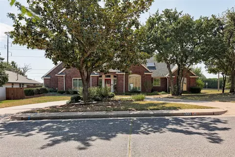 1300 Eagle Dr, Edmond, OK 73034