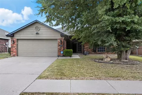 2520 Port Rush Dr, Moore, OK 73160