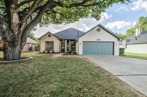 1809 Fredrick Dr, Edmond, OK 73003