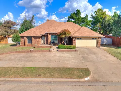 709 Hamlet Ln, Yukon, OK 73099