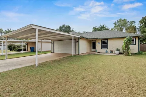 138 E Carson Ln, Mustang, OK 73064
