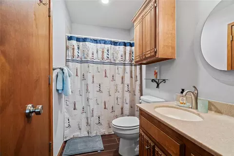 Bath - 138 E Carson Ln, Mustang, OK 73064 photo 2 of 2