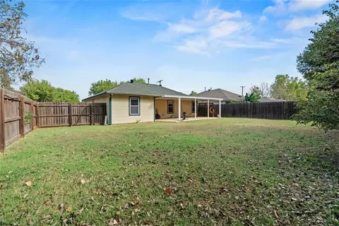Exterior - 138 E Carson Ln, Mustang, OK 73064 photo 4 of 6