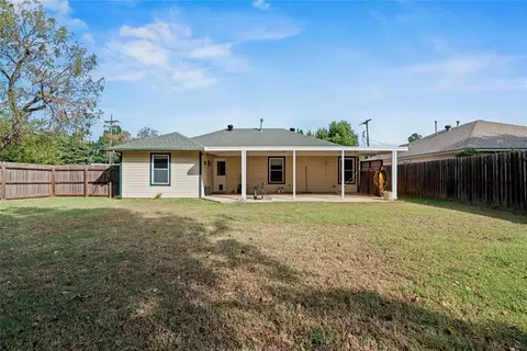 Exterior - 138 E Carson Ln, Mustang, OK 73064 photo 3 of 6