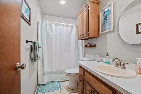 Bath - 138 E Carson Ln, Mustang, OK 73064 photo 1 of 2