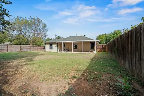Exterior - 138 E Carson Ln, Mustang, OK 73064 photo 6 of 6