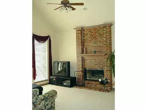 1908 Lancaster Dr, Edmond, OK 73003 photo 5