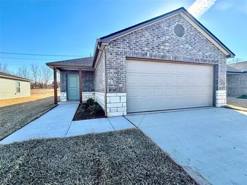12104 SW 36th St, Mustang, OK 73064