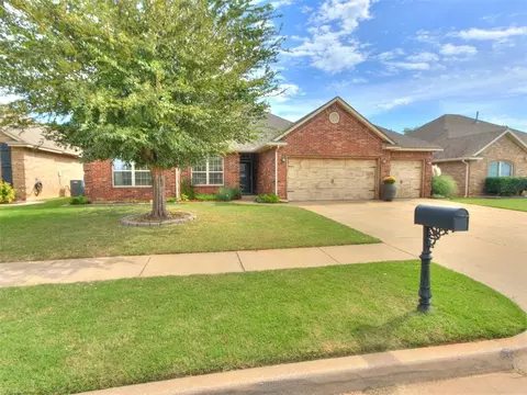 1004 Ashwood Ln, Moore, OK 73160
