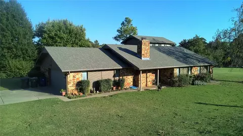 1805 Todd Estate Dr, Chickasha, OK 73018