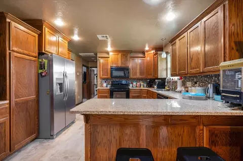 Kitchen - 4200 S Methodist Rd, Hinton, OK 73047 photo 2 of 4