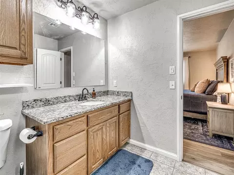 Bath - 2 Timber Oaks Rd, Mcloud, OK 74851 photo 2 of 3