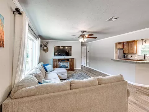 Living - 2 Timber Oaks Rd, Mcloud, OK 74851 photo 3 of 6