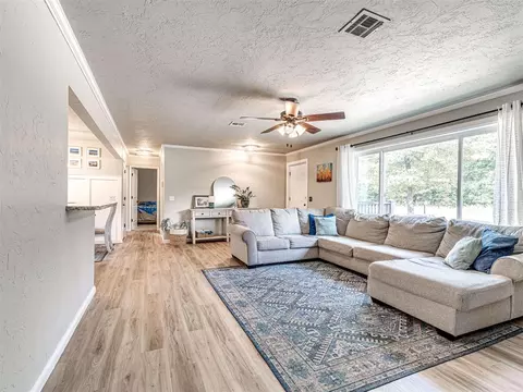 Living - 2 Timber Oaks Rd, Mcloud, OK 74851 photo 5 of 6