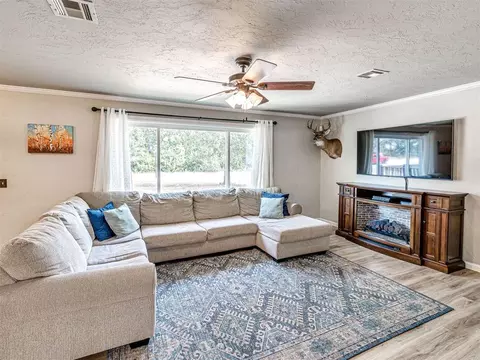 Living - 2 Timber Oaks Rd, Mcloud, OK 74851 photo 4 of 6