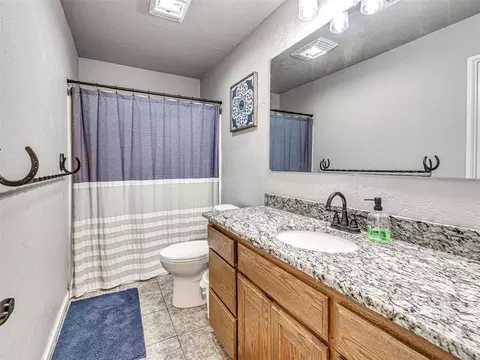 Bath - 2 Timber Oaks Rd, Mcloud, OK 74851 photo 3 of 3