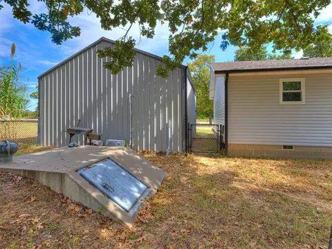 Exterior - 2 Timber Oaks Rd, Mcloud, OK 74851 photo 5 of 7