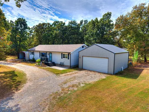 Exterior - 2 Timber Oaks Rd, Mcloud, OK 74851 photo 2 of 7