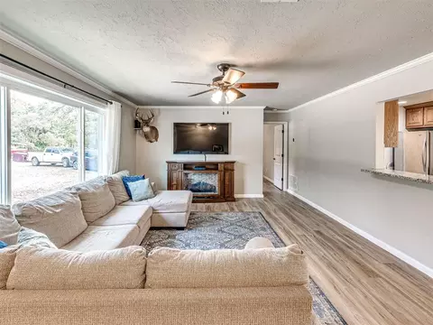 Living - 2 Timber Oaks Rd, Mcloud, OK 74851 photo 2 of 6