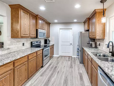 Kitchen - 2 Timber Oaks Rd, Mcloud, OK 74851 photo 3 of 4