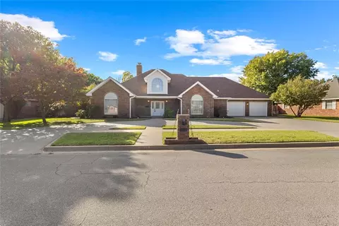 1319 Hickory St, Weatherford, OK 73096
