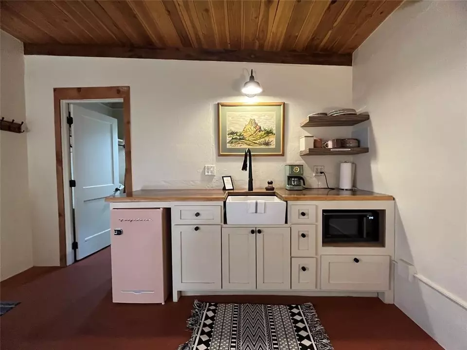 Kitchen - 98413 Ok-100 Hwy, Gore, OK 74435 photo 3 of 4