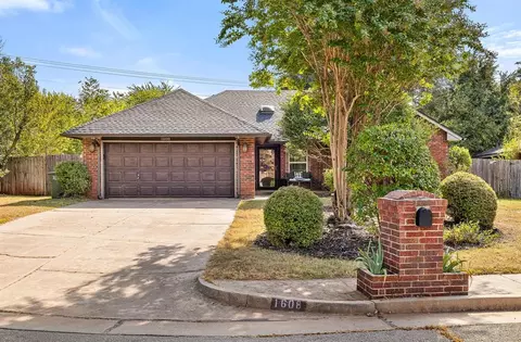 1608 Shadybrook Ln, Edmond, OK 73013