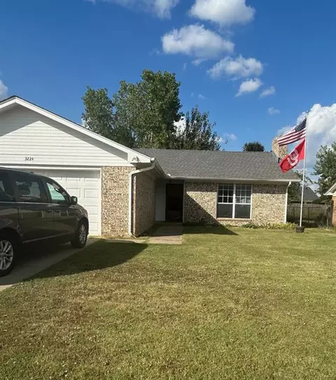 3224 W Montana Ave, Chickasha, OK 73018