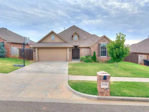 2100 SE 5th St, Moore, OK 73160