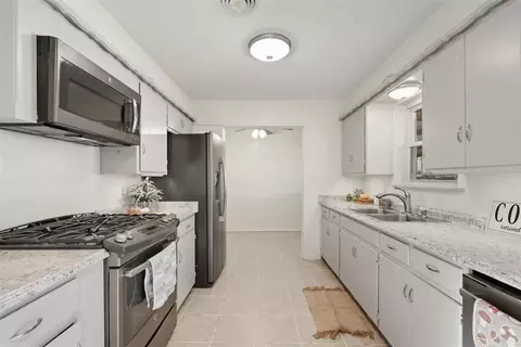 Kitchen - 514 N Bell Dr, Crescent, OK 73028 photo 1 of 5