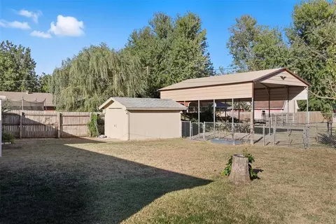 Exterior - 514 N Bell Dr, Crescent, OK 73028 photo 8 of 9