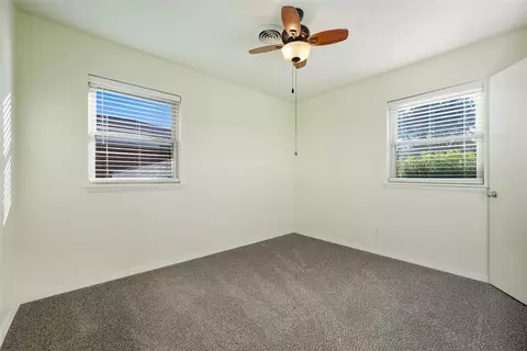 Bedroom - 514 N Bell Dr, Crescent, OK 73028 photo 3 of 7