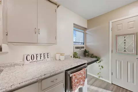 Kitchen - 514 N Bell Dr, Crescent, OK 73028 photo 4 of 5