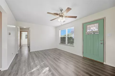 Living - 514 N Bell Dr, Crescent, OK 73028 photo 1 of 2