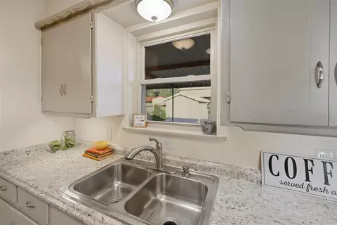 Kitchen - 514 N Bell Dr, Crescent, OK 73028 photo 3 of 5
