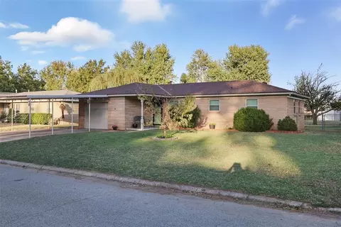 Exterior - 514 N Bell Dr, Crescent, OK 73028 photo 3 of 9