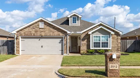 2512 Canyon Creek Dr, Yukon, OK 73099