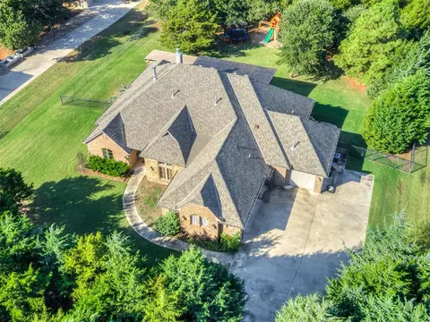 6935 Summit Oak Dr, Edmond, OK 73034