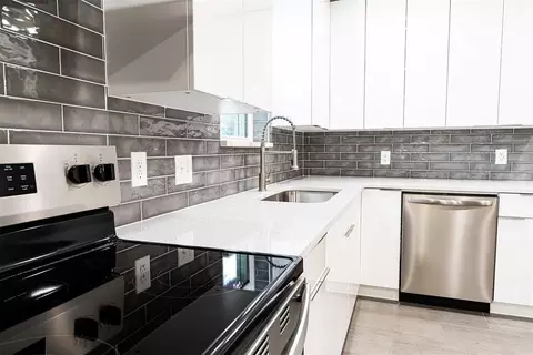 4700 Elmview Dr, Del City, OK 73115